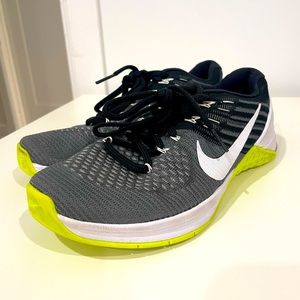 Nike Grip Women’s Cross Trainers 7.5